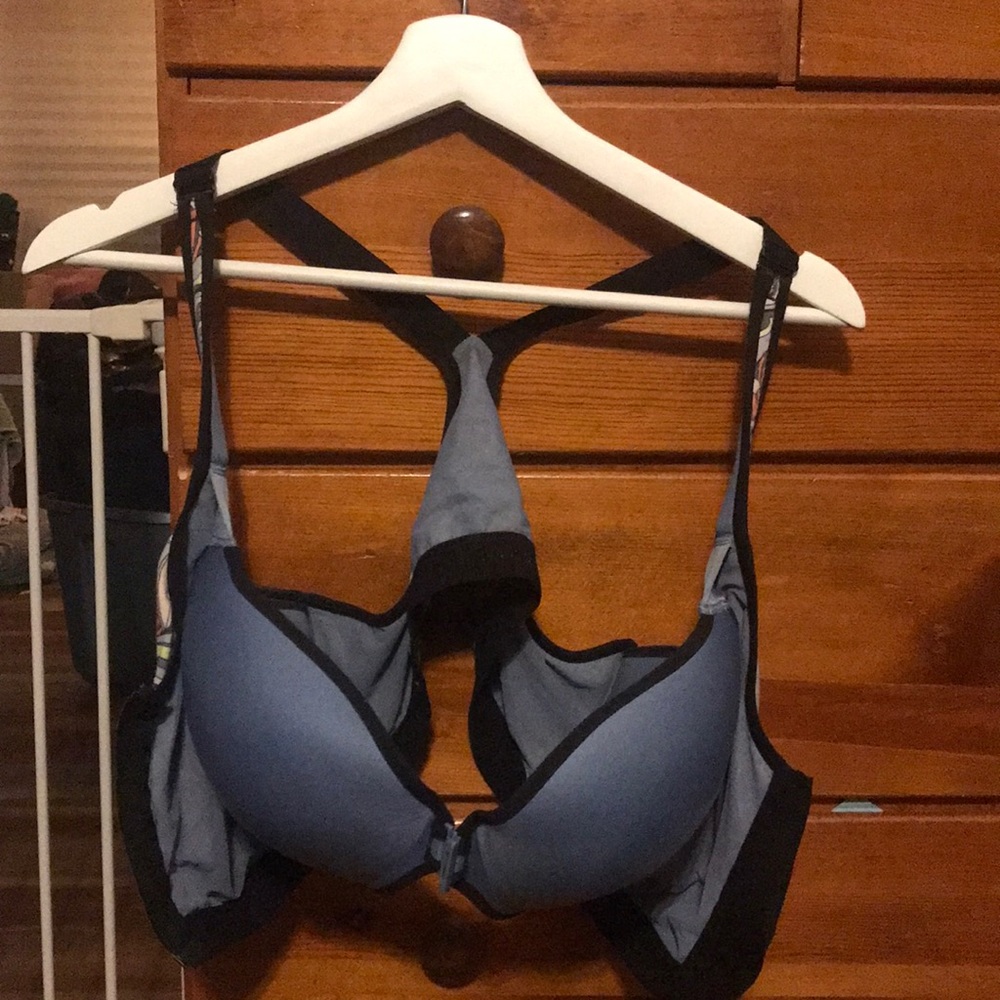 38D Victoria Secret sports bra